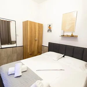 Tiny Cute Near The Center - 5 Min Walk Appartamento Tirana